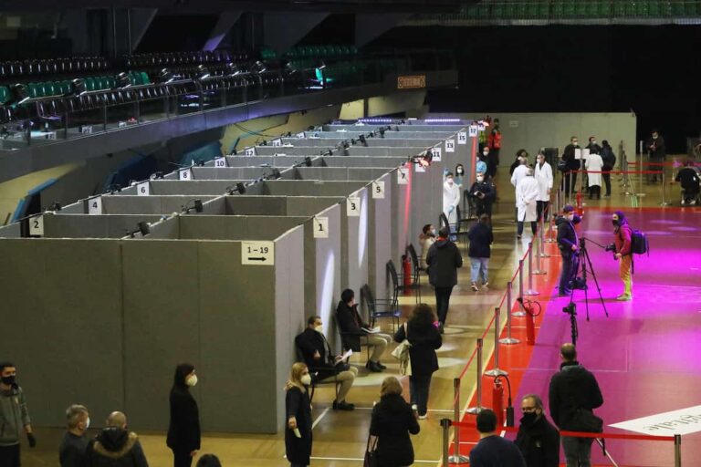 Centro vaccini al Mandela Forum di Firenze: 3 info utili