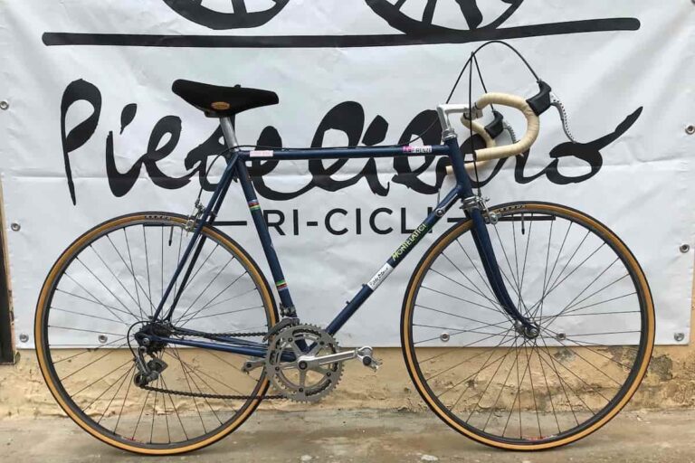 Giro d’Italia a Firenze, tre biciclette speciali per un’asta “al buio”