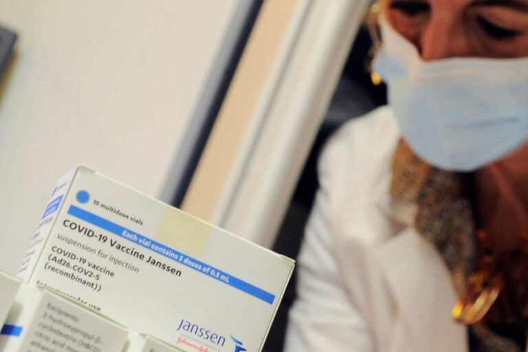 Vaccini over 60 in Toscana: quando parte la prenotazione