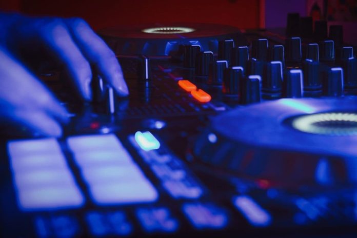 La Regione Lombardia approva una mozione per chiedere la riapertura delle discoteche