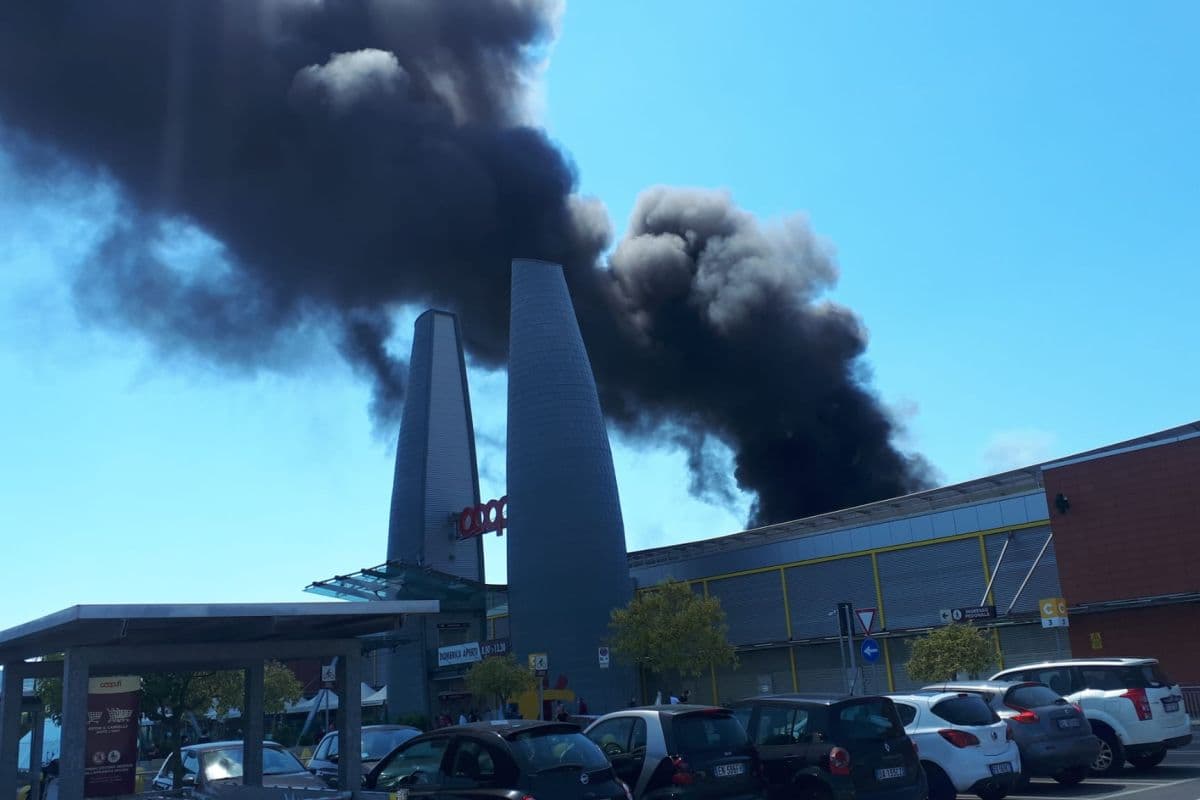 Incendio centro commerciale Coop Ponte a Greve FIrenze