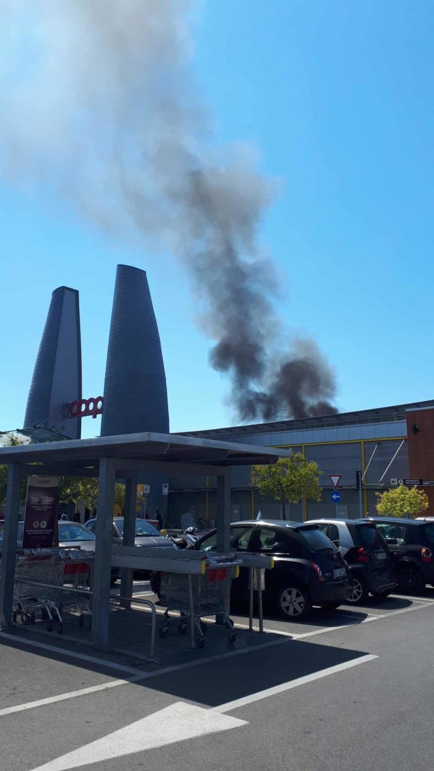 Incendio al centro commerciale Coop di Ponte a Greve, la situazione