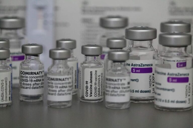Vaccini: dal 21 luglio gli over 60 possono anticipare seconda dose Astrazeneca