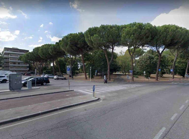 Meno asfalto e più verde: a Firenze rinasce piazza Francia
