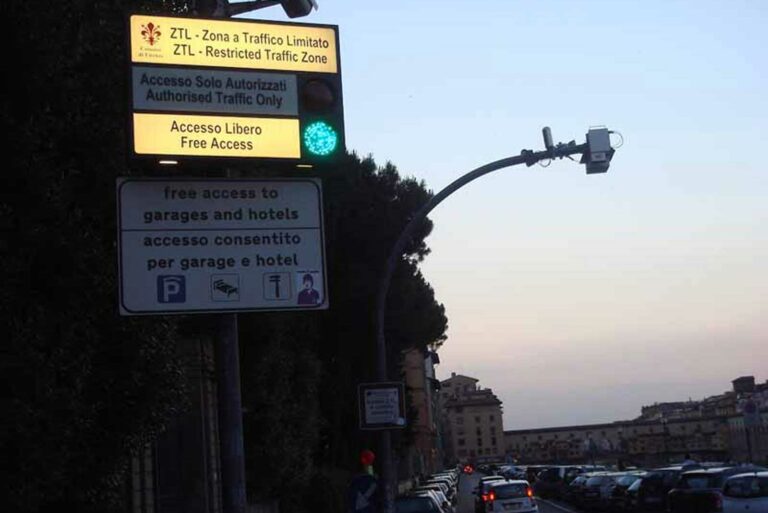A Firenze torna la ztl notturna estiva