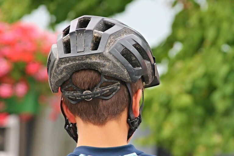 A Firenze bonus casco per il monopattino elettrico: da quando l’obbligo