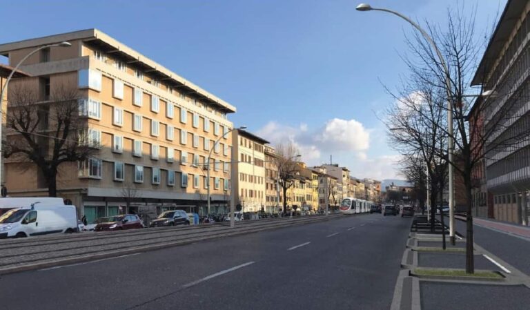 I lavori della tramvia in viale Lavagnini: come è cambiata la viabilità