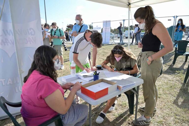 Vaccino a Firenze senza prenotazione: gli hub dove farlo e gli orari