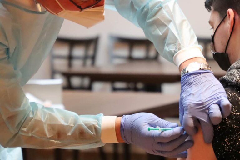 In Toscana vaccini senza prenotazione per i ragazzi tra 12-18 anni