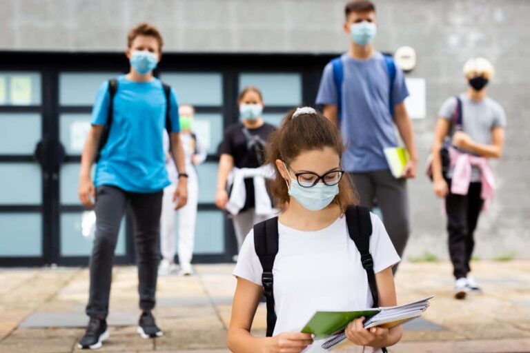 Green pass a scuola: gli studenti delle superiori non devono averlo