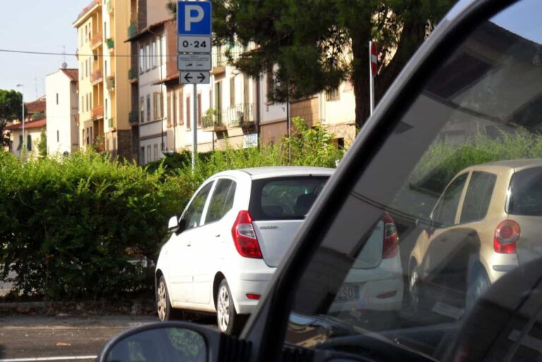 Parcheggio, strisce blu di Firenze: rinnovo gratis del bollino fino al 2022