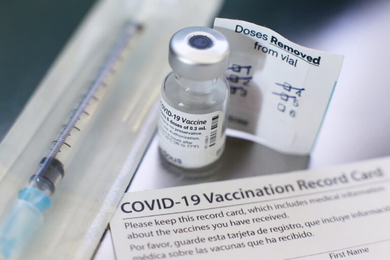 Terza dose per chi e quando in Italia: richiamo del vaccino per i fragili
