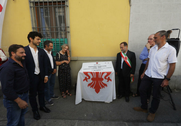 A Firenze una targa per ricordare Tiziano Terzani