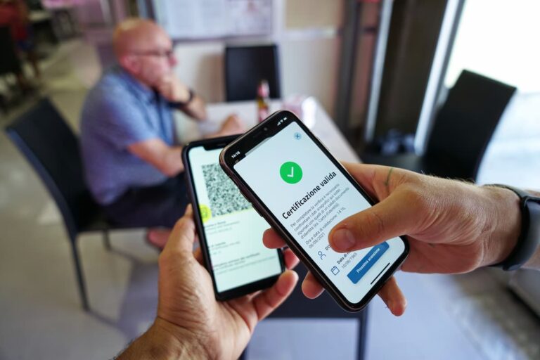 Green pass: se il tampone scade durante l’orario di lavoro, cosa succede?