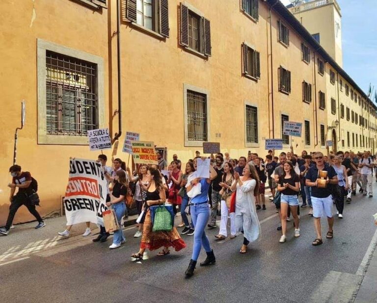 Manifestazione no green pass oggi a Firenze: no al corteo, sì al presidio