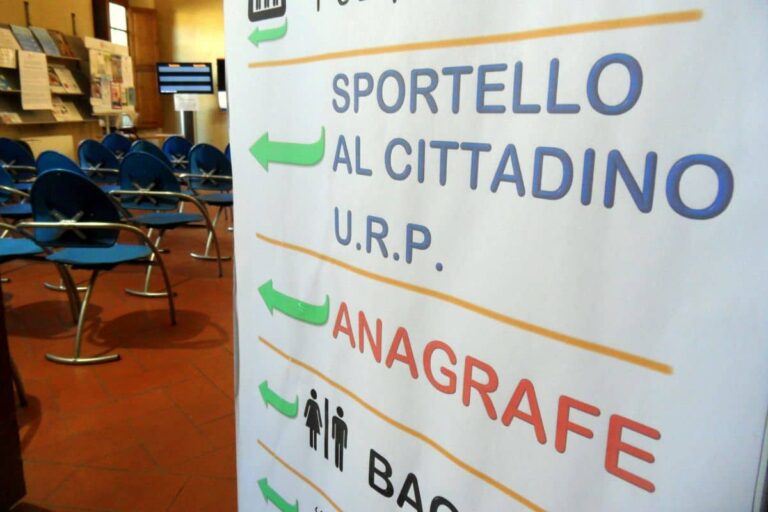 Green pass, da quando serve per andare alle Poste e negli uffici pubblici