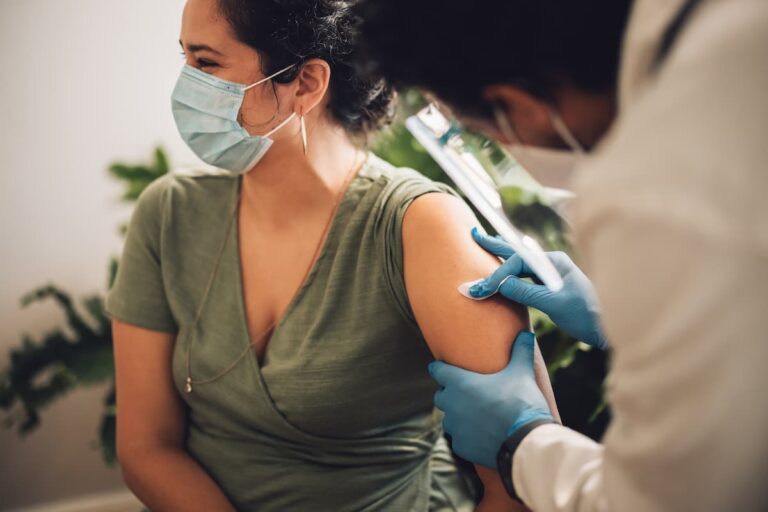 Quando la terza dose per tutti, chi deve fare di nuovo il vaccino