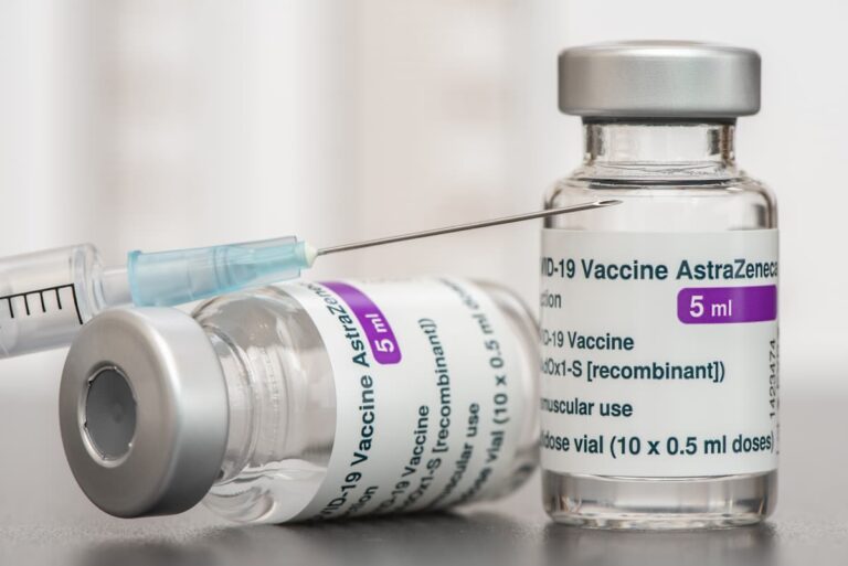 Terza dose AstraZeneca: quando e dopo quanto tempo fare il vaccino