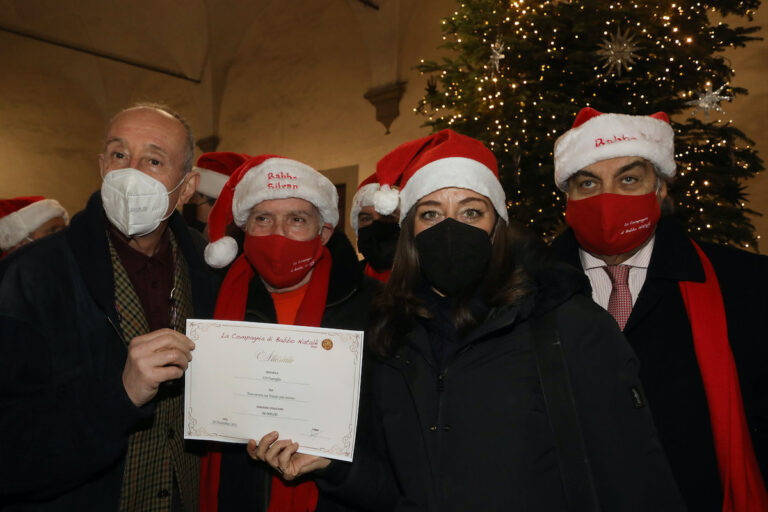 Dalla Compagnia di Babbo Natale 120 assegni per le famiglie in difficoltà