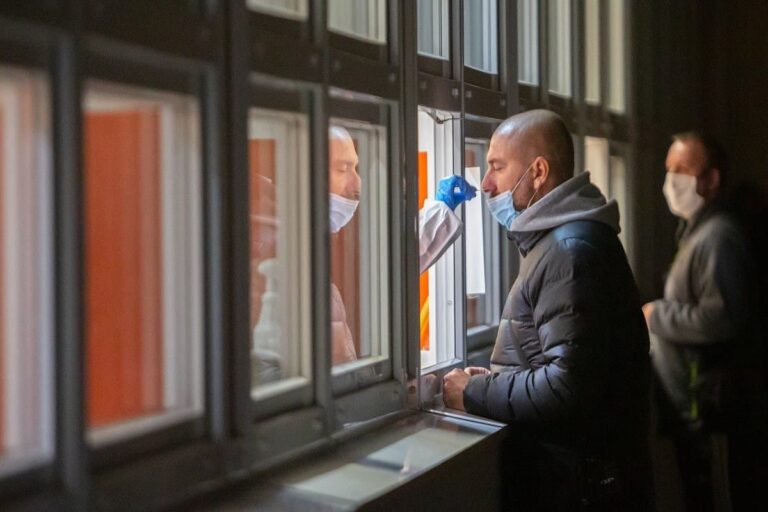Tampone in Toscana, si amplia l’agenda della Regione