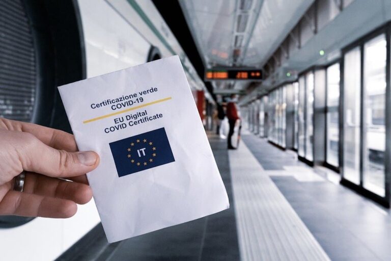 Cosa fare se non arriva il green pass dopo la terza dose