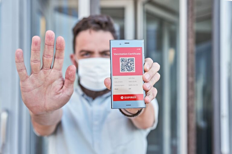 Obbligo vaccinale over 50, smart working e green pass dal 15 febbraio