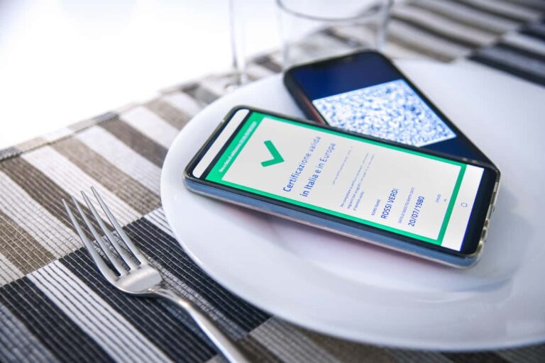 Green pass ristoranti e bar: dal 1 aprile addio al super, basta il tampone