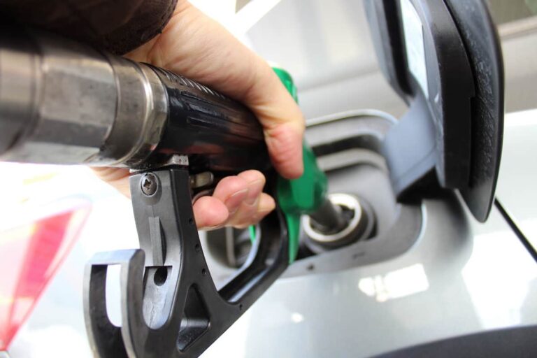 Quando si abbassa il prezzo di benzina e diesel: sconto sulle accise