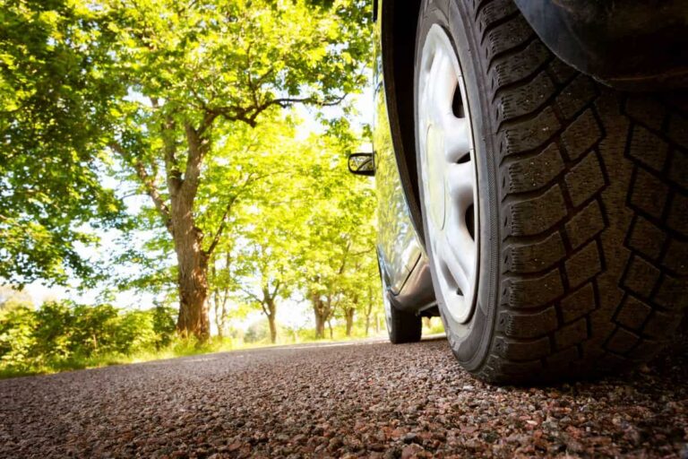 Quando fare il cambio delle gomme invernali-estive: la data 2023