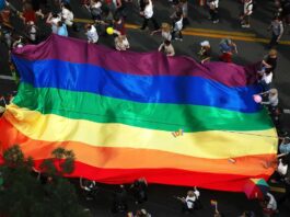 Gay pride bandiera Livorno Firenze