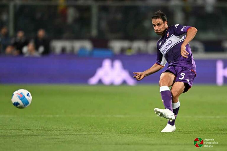 Naufragio viola. La Lazio ne fa 4 al Franchi