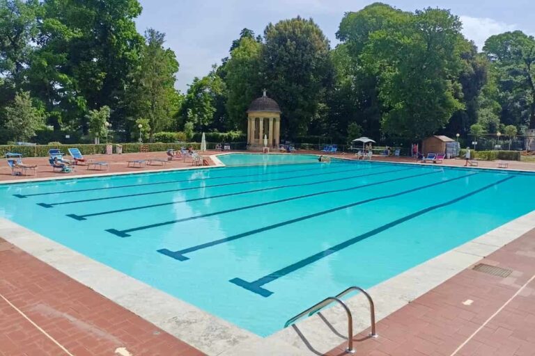 Pavoniere Firenze: la stagione 2022 della piscina tra nuoto e aperitivo