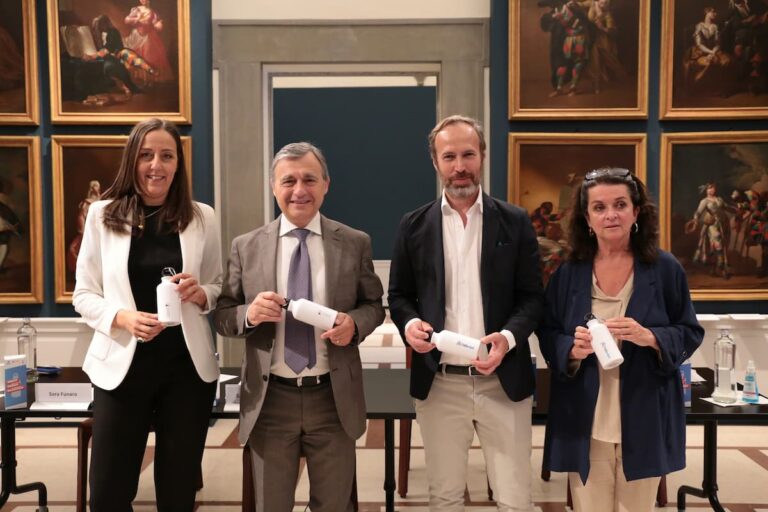 #Bevisenzaplastica: fontanelli e acqua gratis nelle scuole fiorentine