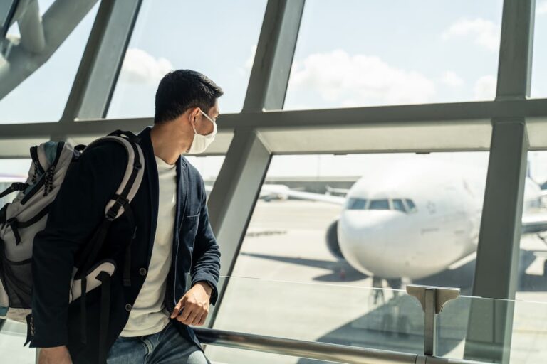 Green pass in aereo, serve per viaggiare? E la mascherina?