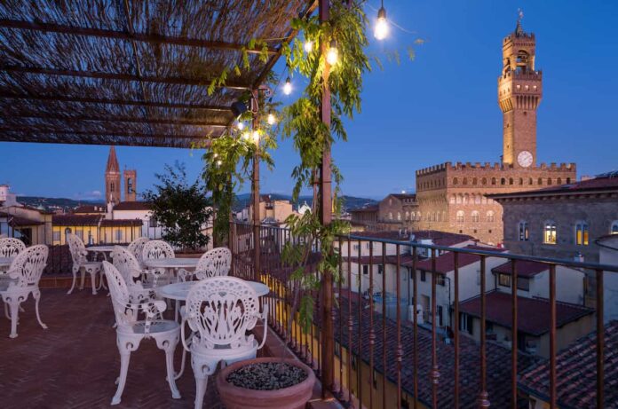 Aperitivo con vista Firenze terrazza hotel Calimaia angel