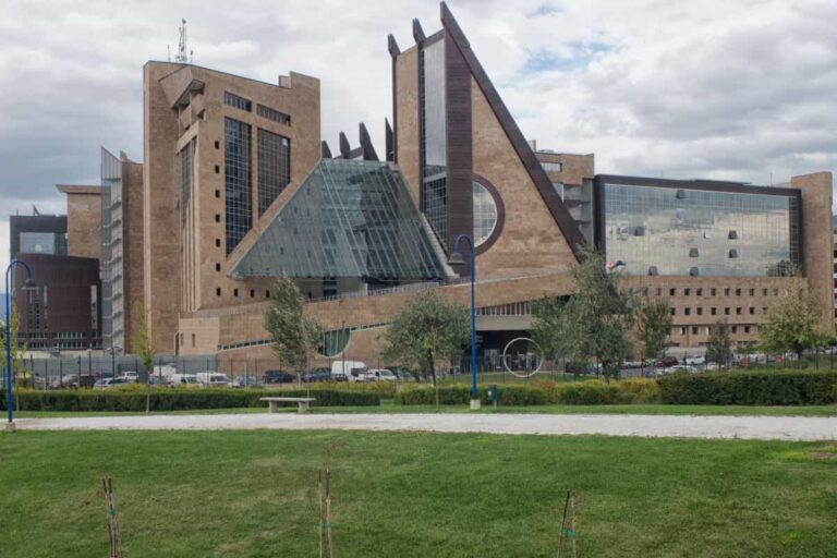 La sentenza del tribunale di Firenze sul vaccino: “Altera Dna”
