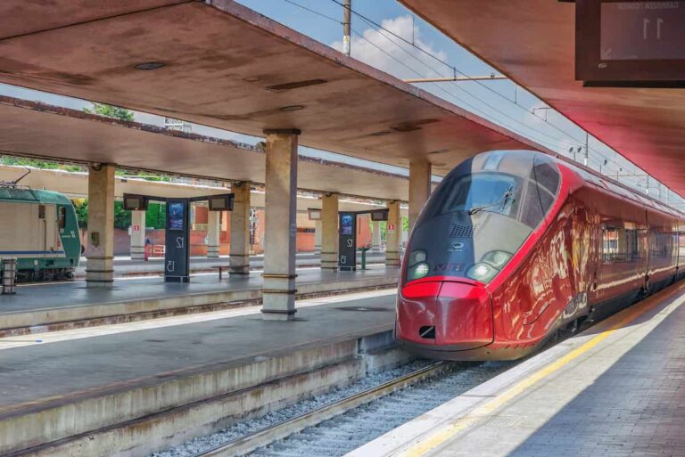 Sconto per chi viaggia in treno o in aereo in vista delle elezioni