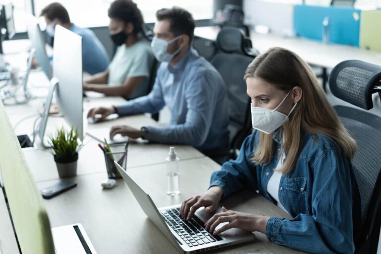 Quarantena Covid e mascherine, ecco le ultime novità dell’estate