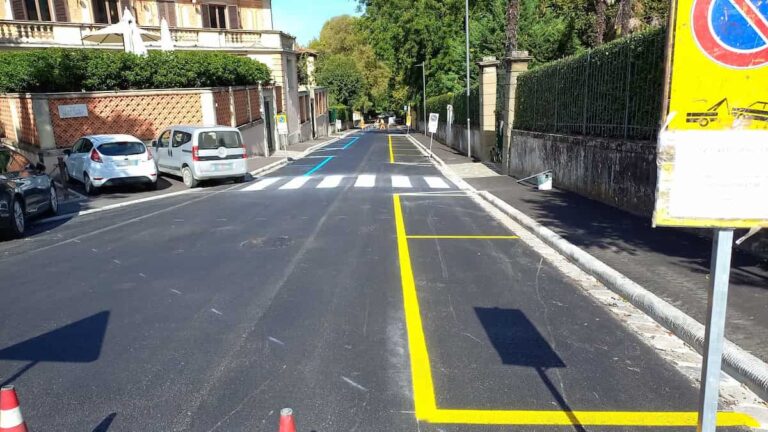 Nel centro di Firenze strisce gialle per il parcheggio dei residenti
