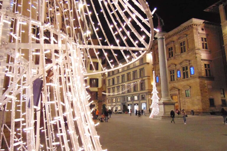 Firenze si accende con le luminarie: guida  2022 alle più belle – FOTO