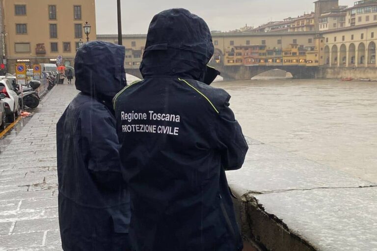 Piena dell’Arno, livello di guardia: a Firenze picco nel pomeriggio