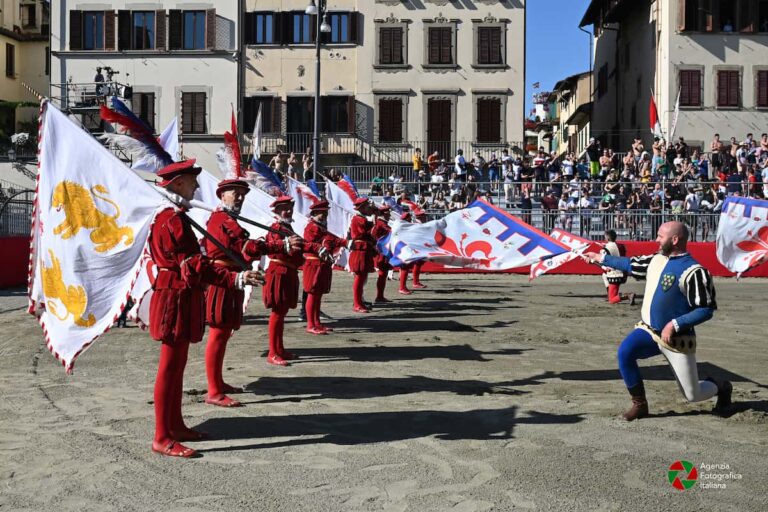 Partita dell’Assedio 2023 con le vecchie glorie del Calcio storico fiorentino