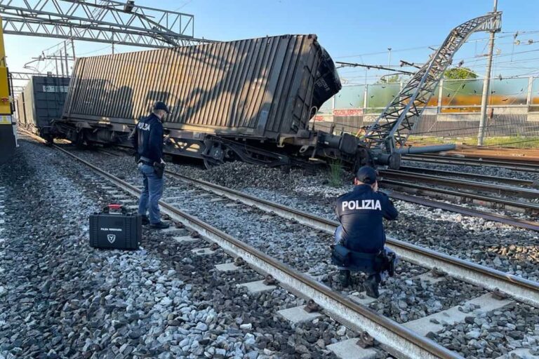 Deragliamento a Firenze di un treno merci: problemi sulla linea per Bologna