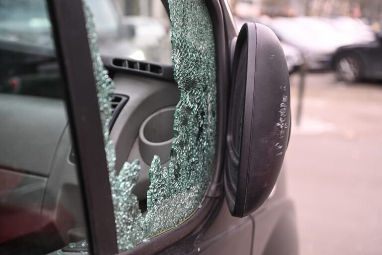 Vetri rotti e furti nelle auto: vertice a Firenze