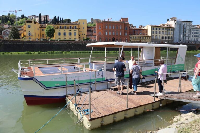 Riparte l’Arno boat a Firenze, per una mini crociera sul fiume