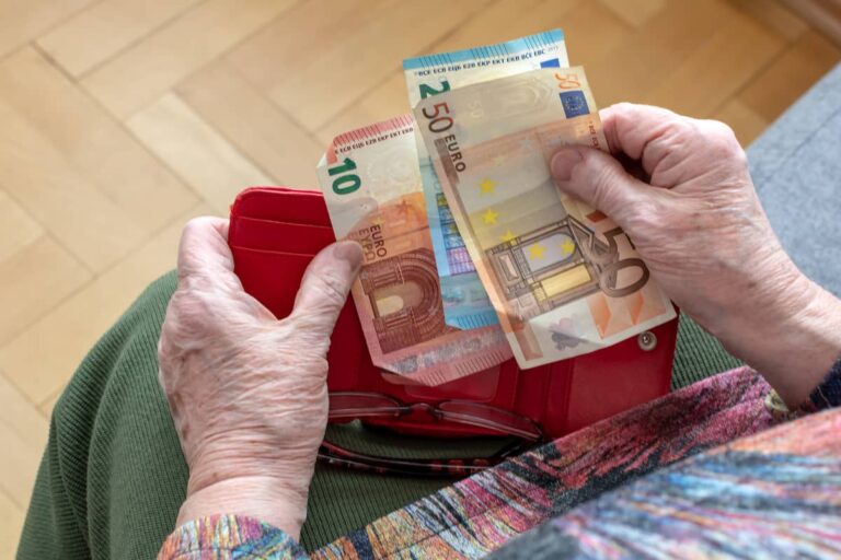 Aumento pensioni a luglio 2023: a chi spetta il bonus. La tabella