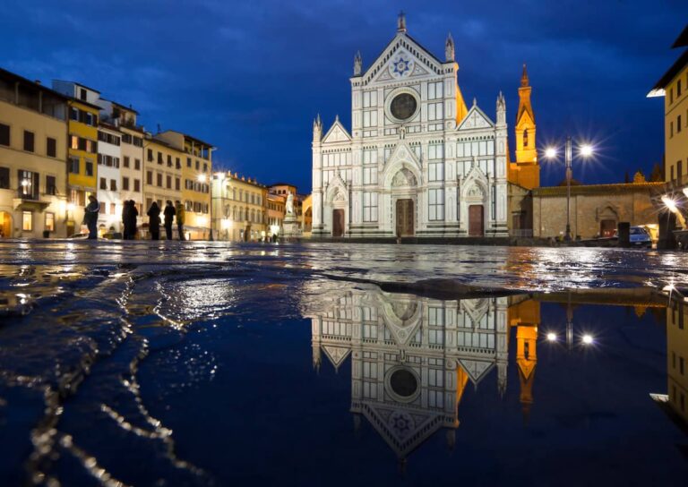 Vita notturna, a Firenze steward contro la movida molesta