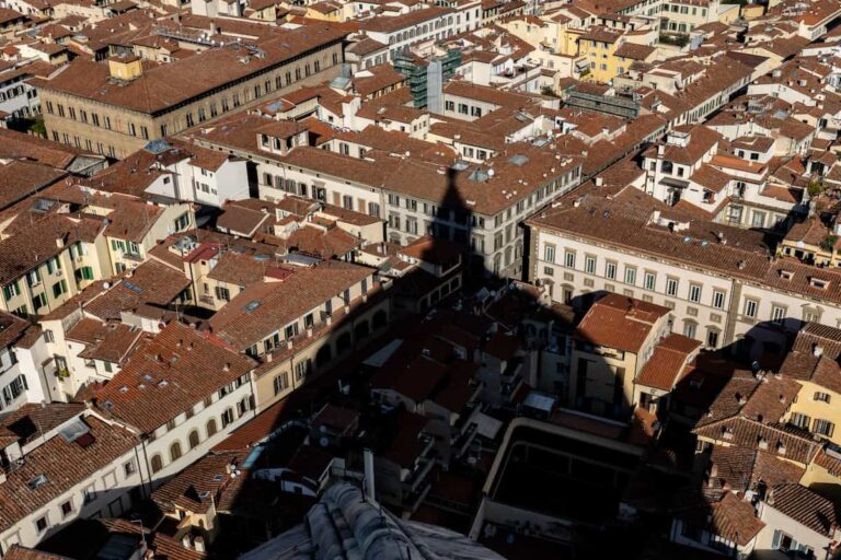 Sullo stop agli affitti brevi nel centro di Firenze è battaglia politica