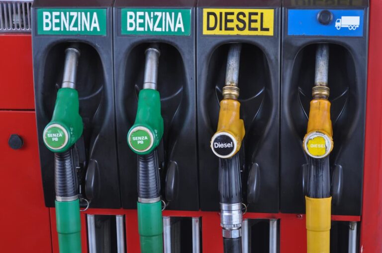 Bonus 80 euro per il pieno di benzina: arriva la carta carburante