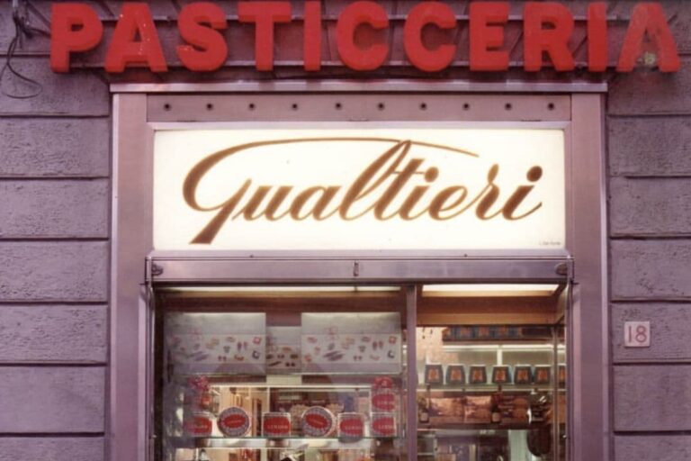 La pasticceria Gualtieri compie 90 anni e torna agli anni Trenta